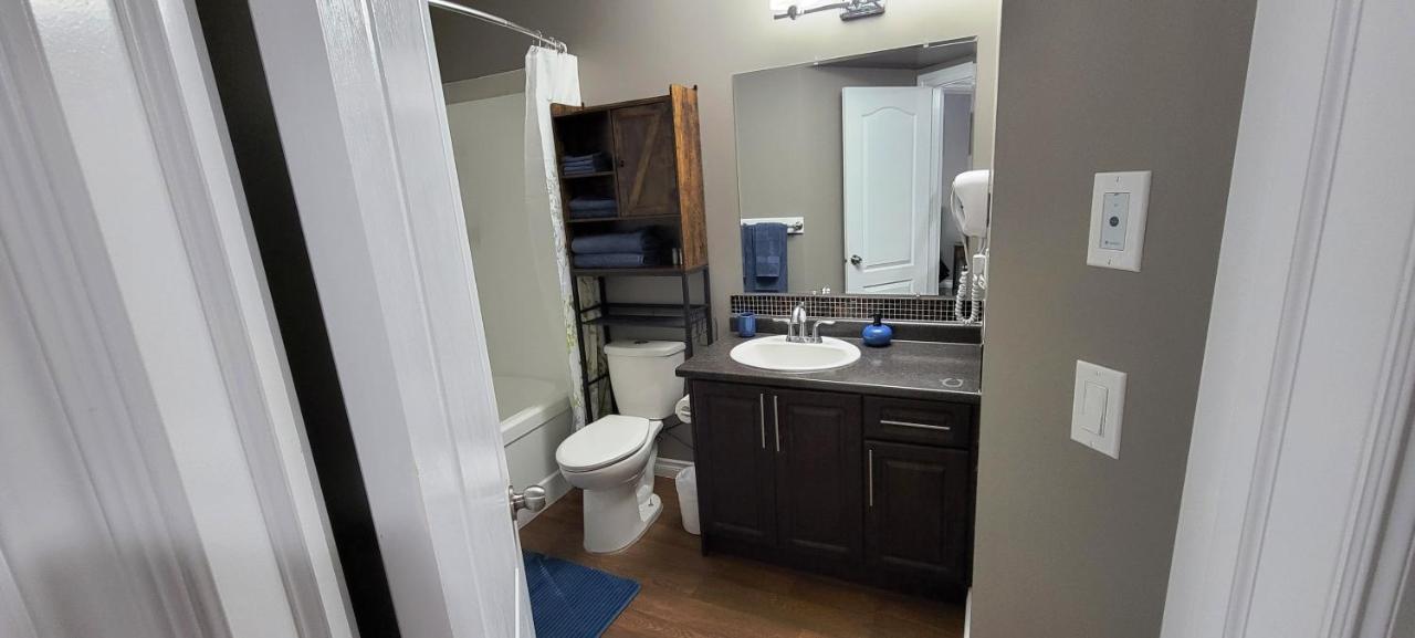Blue Wave 2 Bedroom Suite Saskatoon Exteriör bild