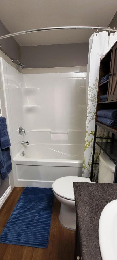 Blue Wave 2 Bedroom Suite Saskatoon Exteriör bild